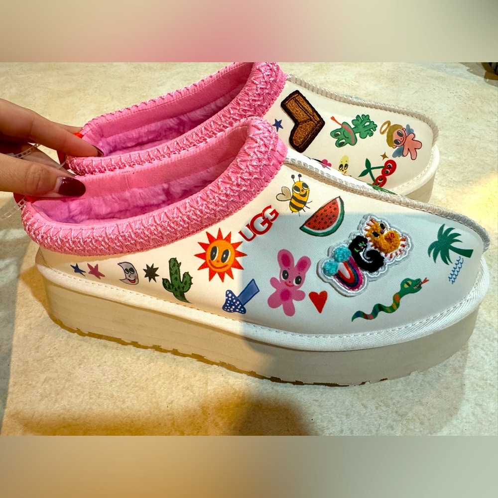 New w/out box UGG TAZZ POP SKETCH size 10!! Sold out everywhere!!